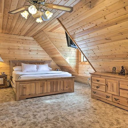 Rustic Duck Creek Village Cabin With Fire Pit! Екстер'єр фото