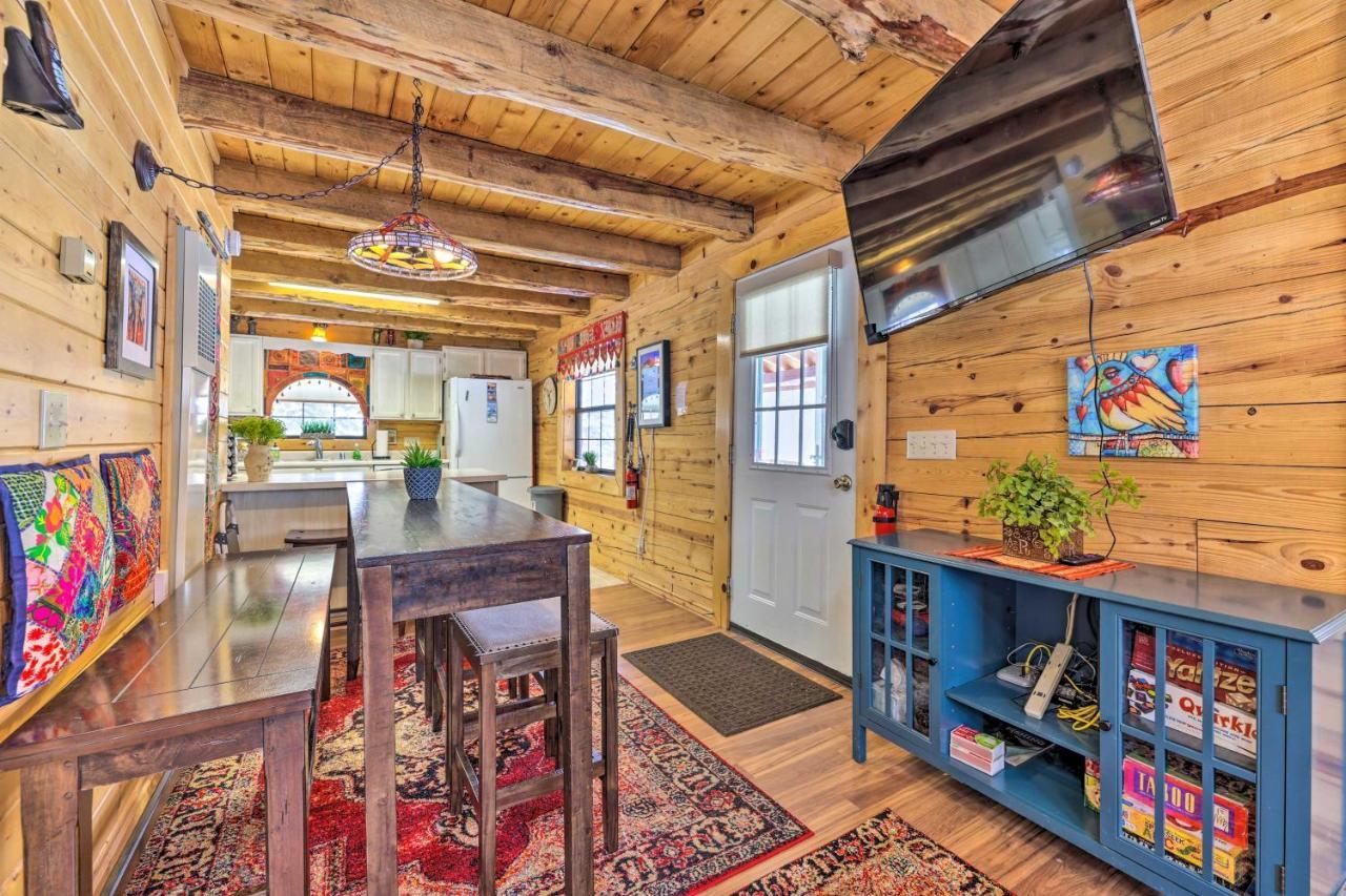 Rustic Duck Creek Village Cabin With Fire Pit! Екстер'єр фото
