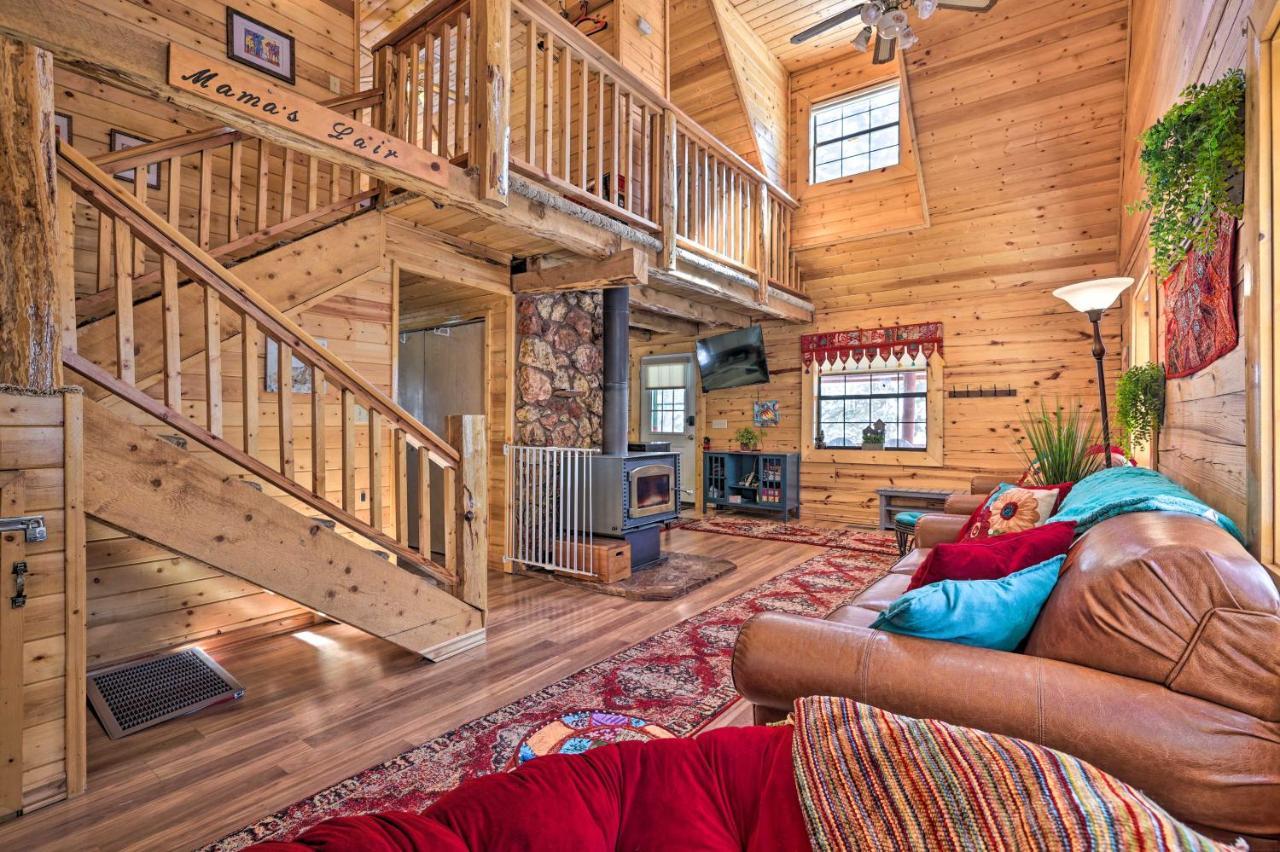 Rustic Duck Creek Village Cabin With Fire Pit! Екстер'єр фото