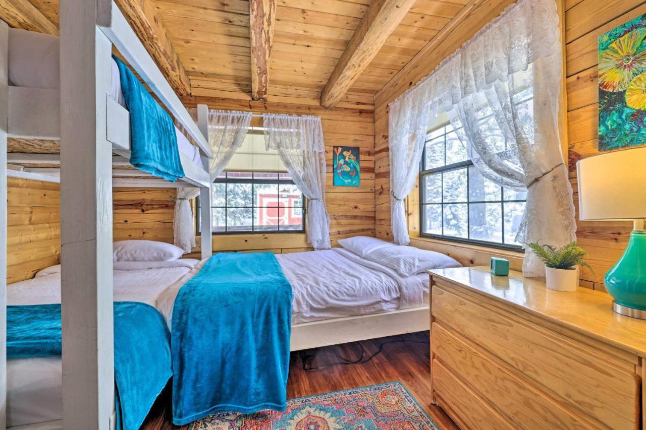 Rustic Duck Creek Village Cabin With Fire Pit! Екстер'єр фото